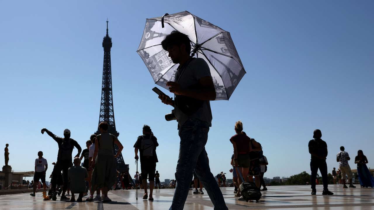 Early heatwave hits France