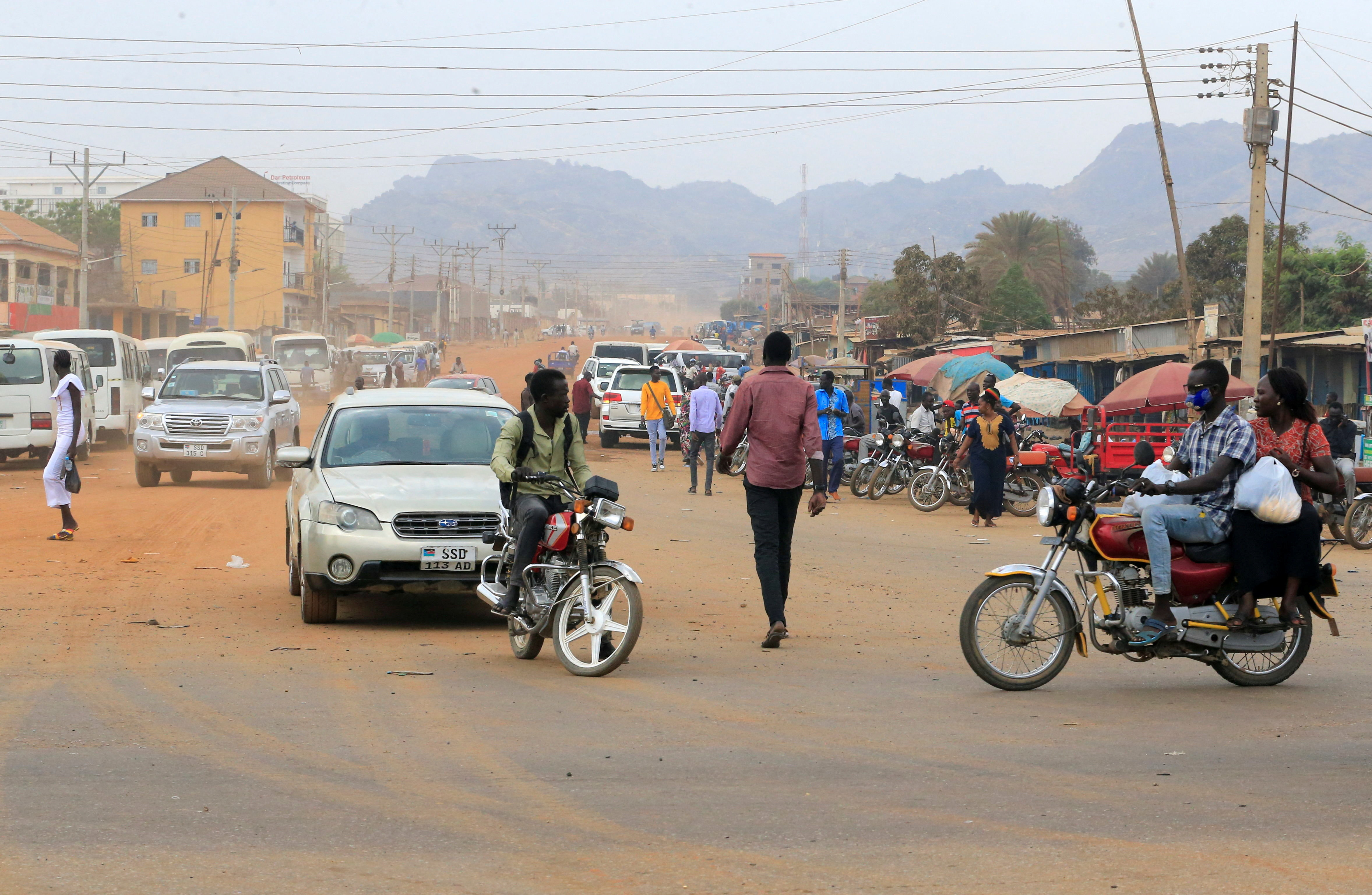 FILE PHOTO: Report details 'systematic looting' by South Sudan's rulers as citizens went hungry