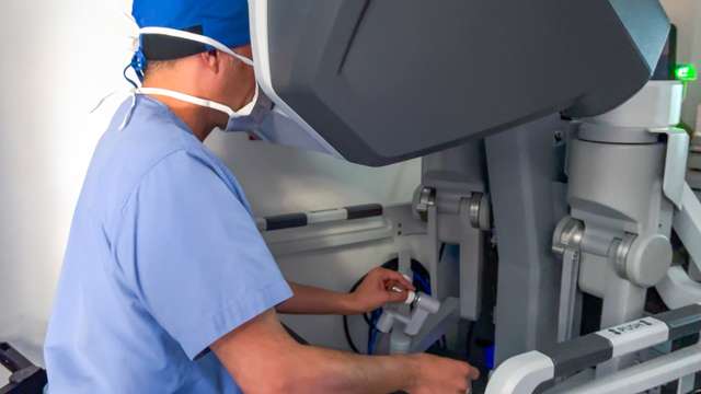 World's first fully robotic heart transplant