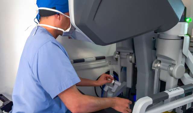 World's first fully robotic heart transplant