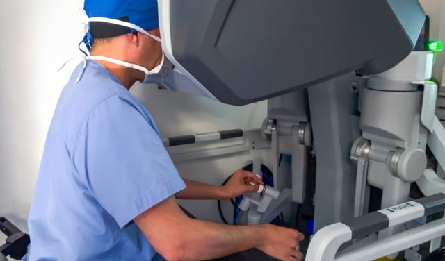 World's first fully robotic heart transplant