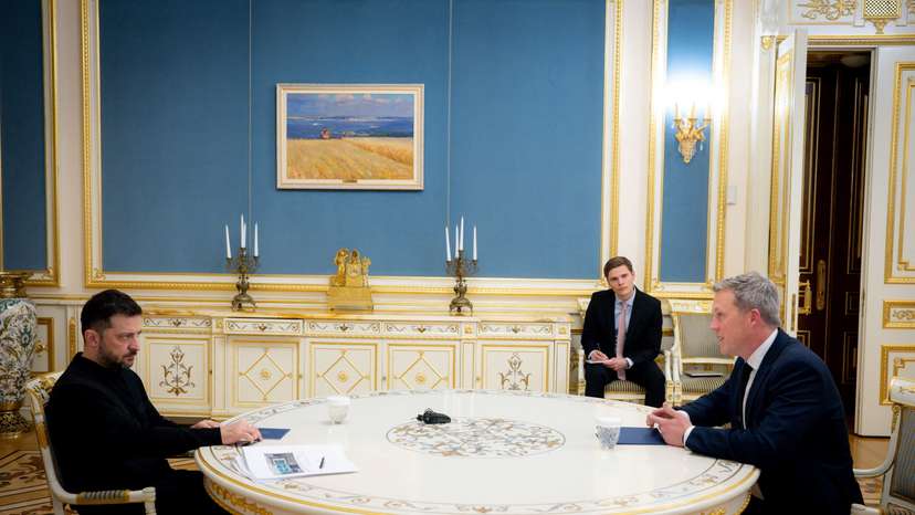 U.S. Army Secretary Driscoll meets with Ukraine's President Zelenskiy in Kyiv