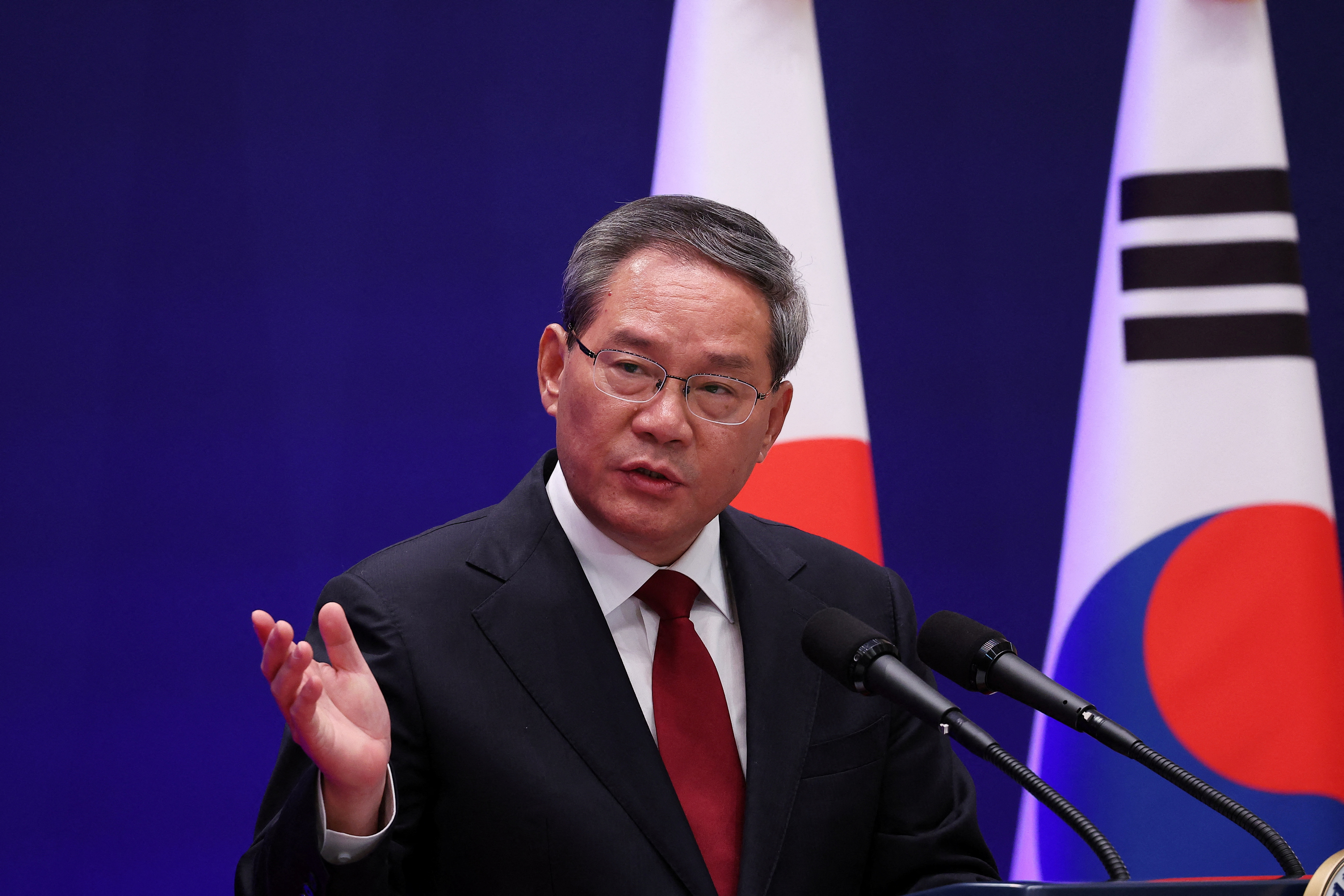FILE PHOTO: Leaders of South Korea, China and Japan announce joint statement after summit