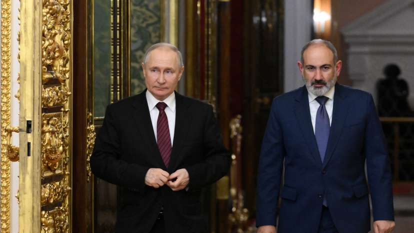 Russian President Vladimir Putin meets with Armenian Prime Minister Nikol Pashinyan in Moscow