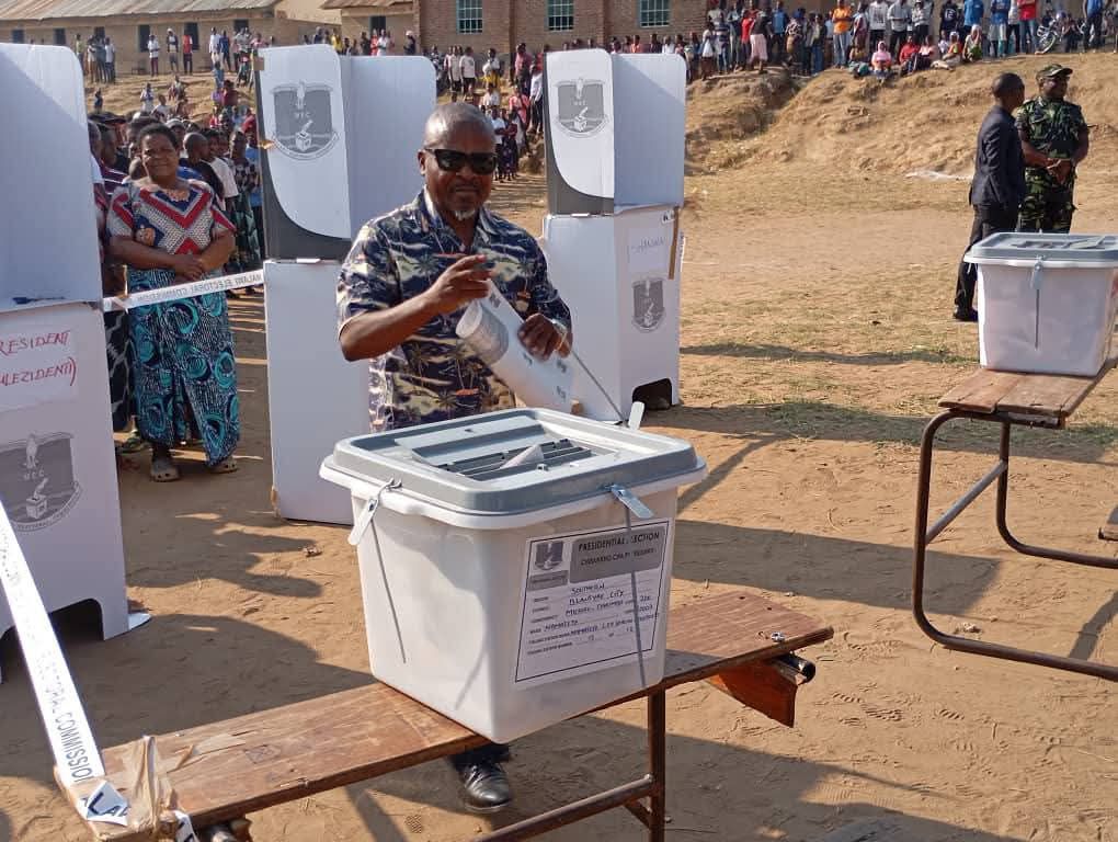 Vice President Michael Usi casts his vote at Mamatete Primary School in Blantyre Michiru-Chirimba Constituency