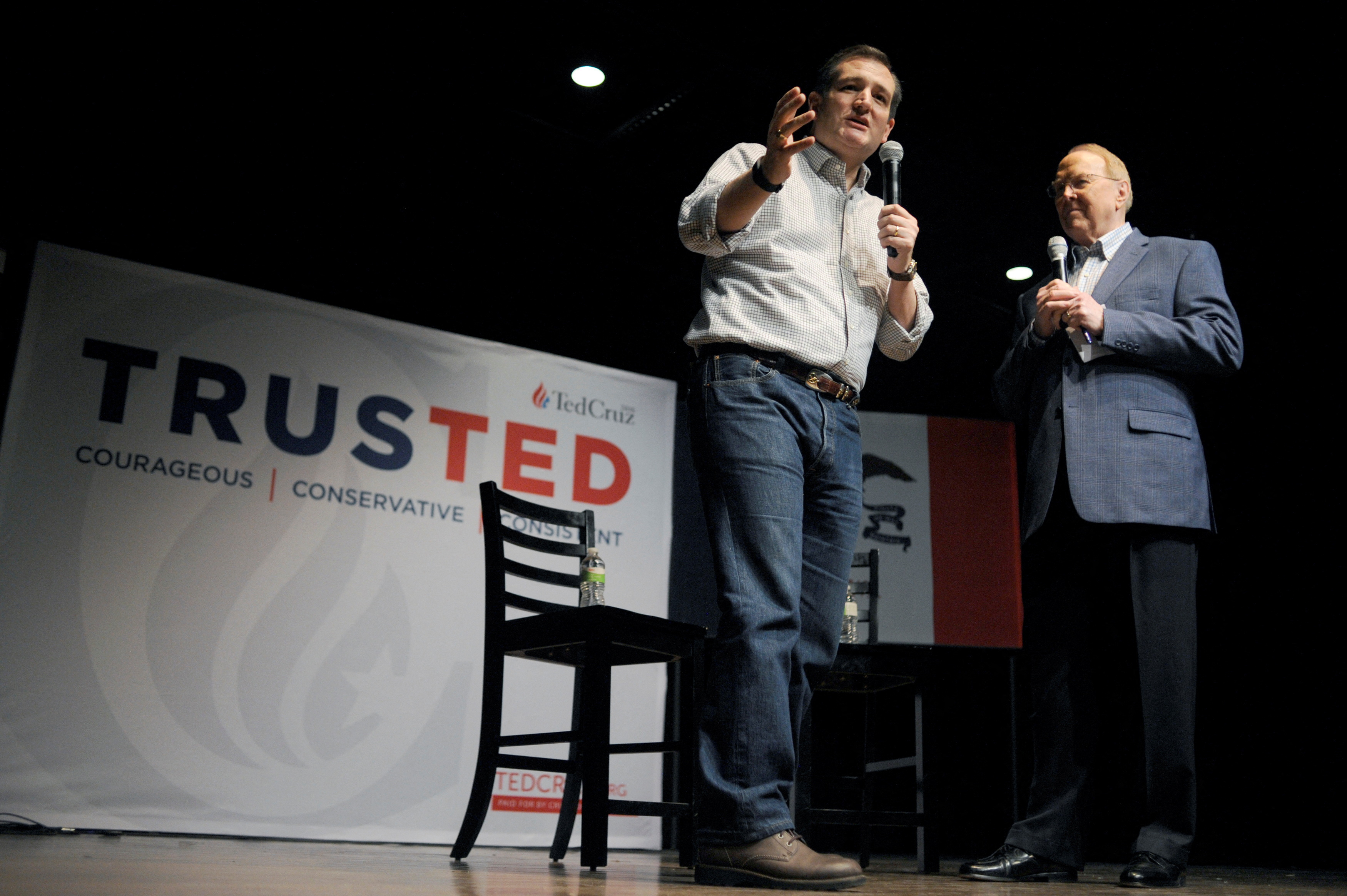 FILE PHOTO: U.S. Republican presidential candidate Cruz speaks at a town hall at Winterset Stage in Winterset Iowa