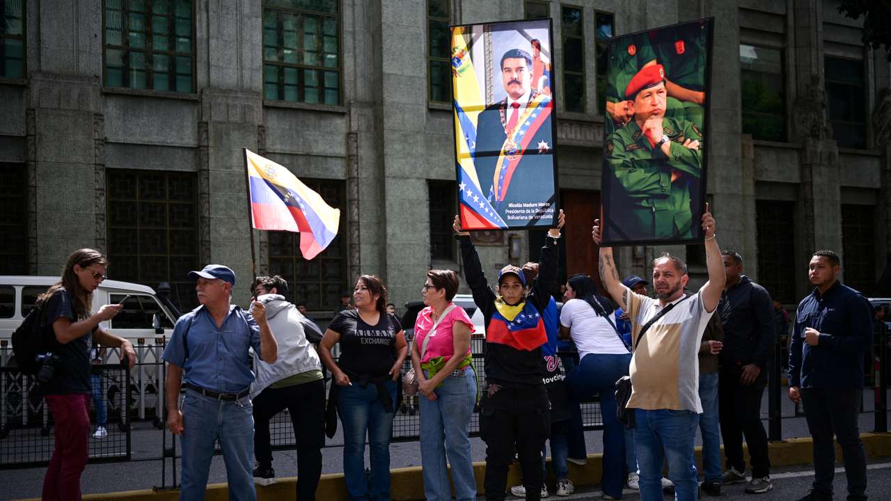 U.S. strikes Venezuelan capital