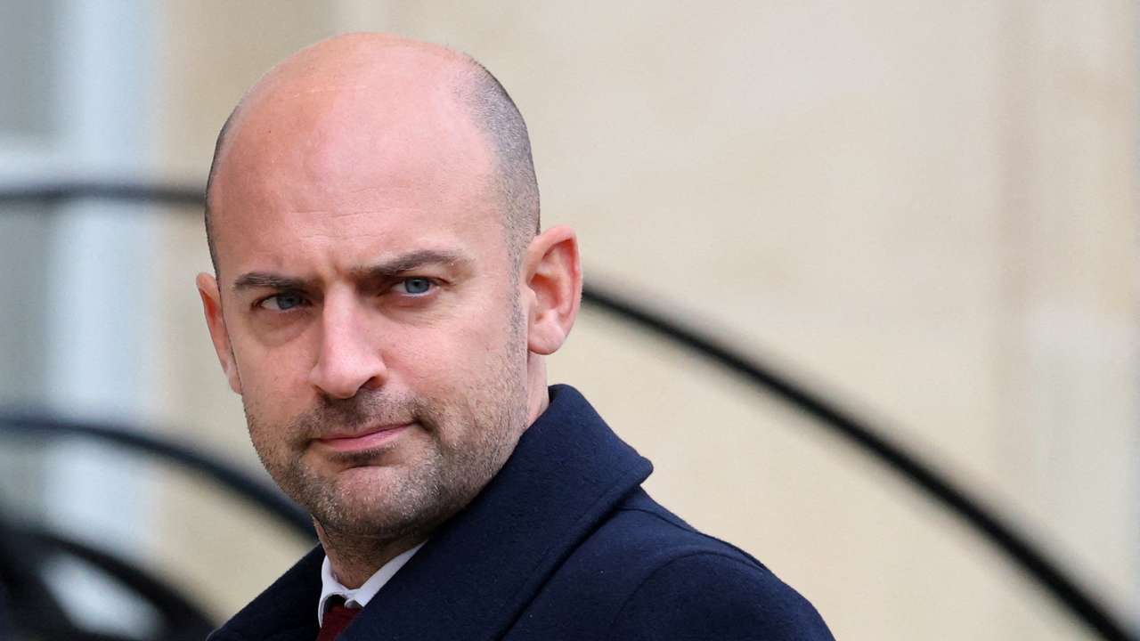 FILE PHOTO: France's Macron meets Ukraine's Zelenskiy at the Elysee Palace in Paris