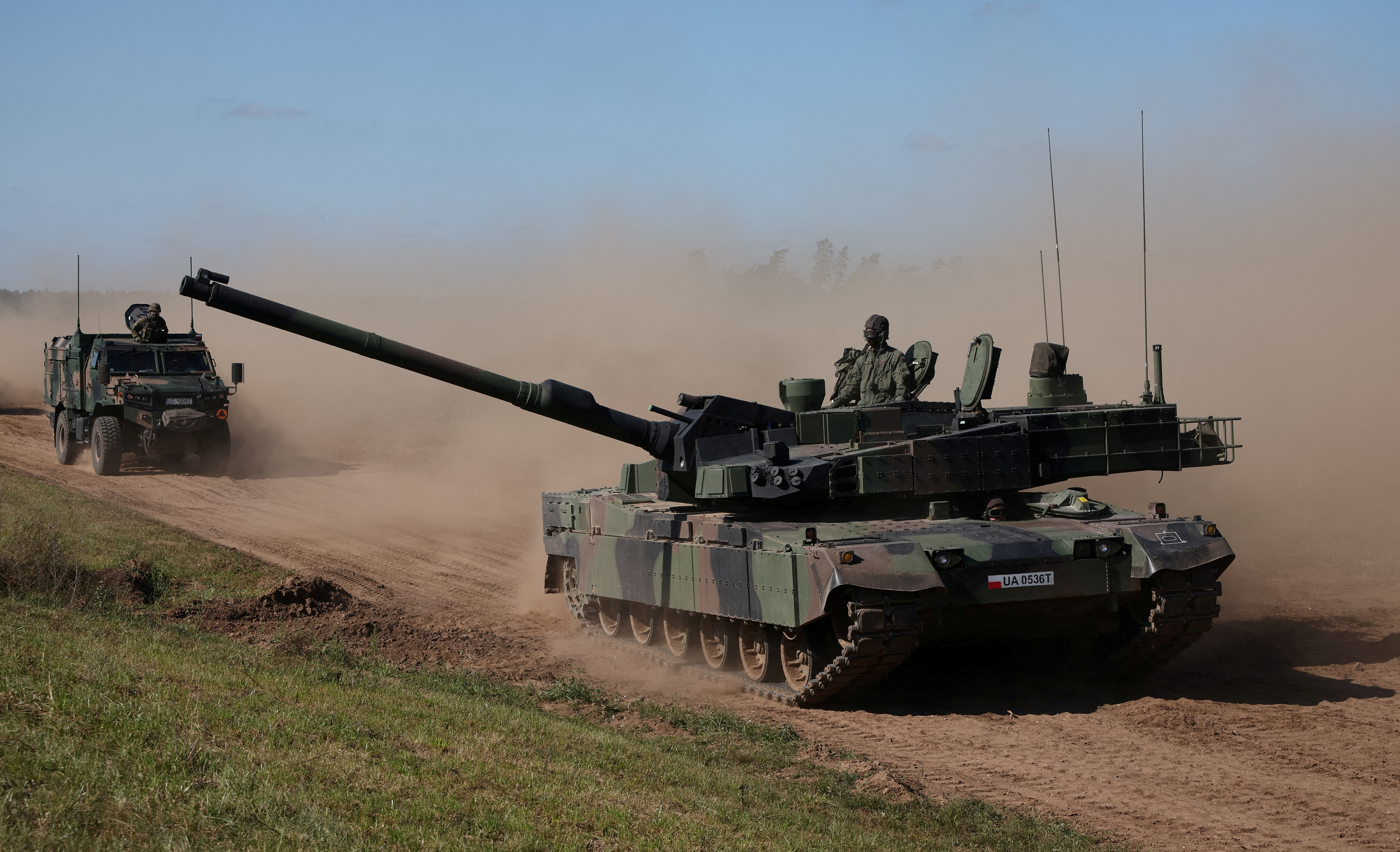 FILE PHOTO: Polish soldiers take part in trial drills prior to annual artillery show ‘Autumn Fire 23’ at a military range in Bemowo Piskie near Orzysz