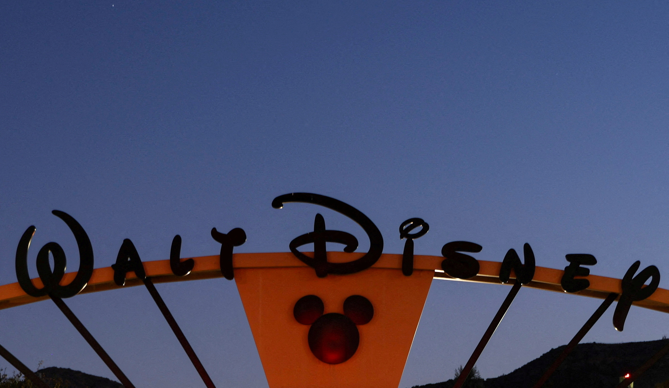 FILE PHOTO: Striking actors reach tentative agreement with Hollywood studios to end strike