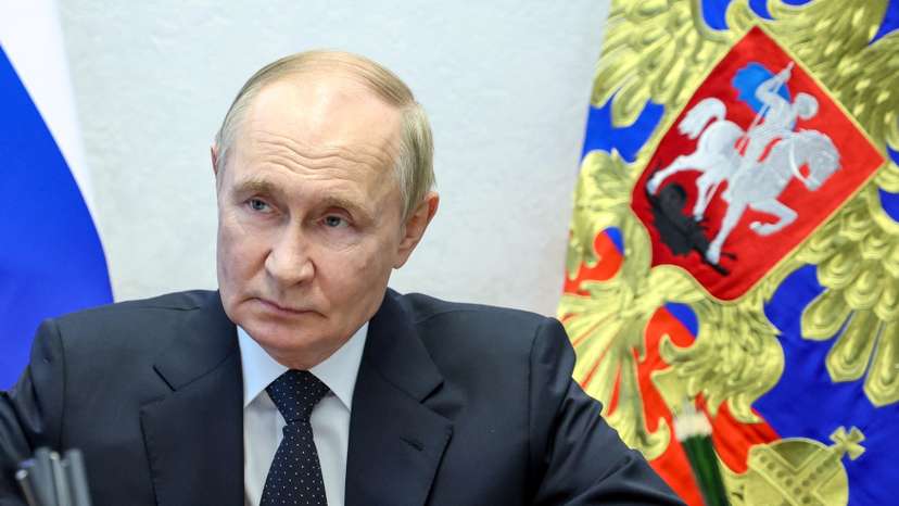 Russian President Vladimir Putin meets with VTB Bank President and Chairman of the United Shipbuilding Corporation Management Board Andrey Kostin and United Shipbuilding Corporation Director General Andrei Puchkov, in Severodvinsk