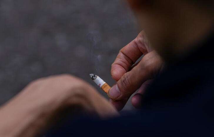 Britain to encourage smokers to swap cigarettes for vapes