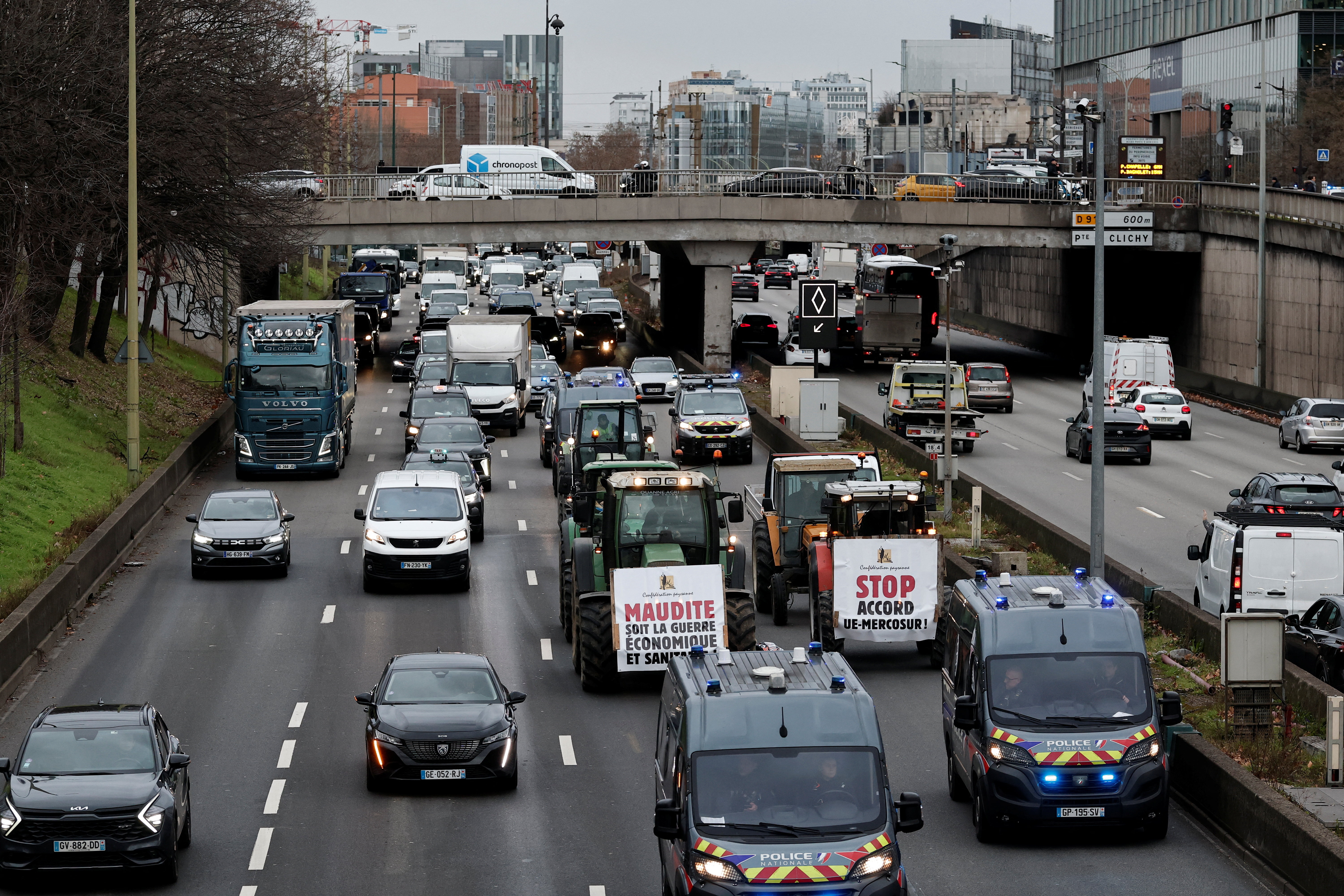 French farmers on the Paris ring road to protest against Mercosur trade deal