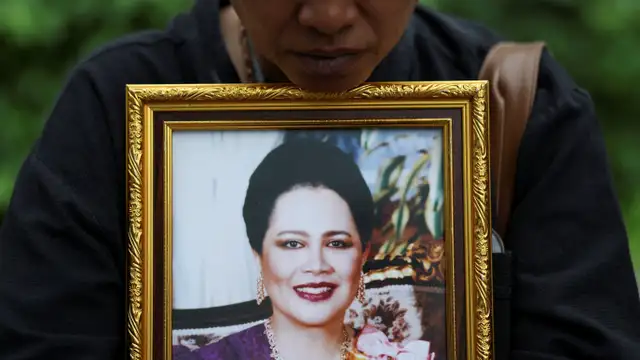 Thailand's Queen Sirikit, the Queen Mother, passes away