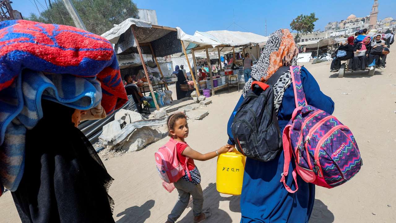 Palestinians flee eastern part of Khan Younis after they were ordered by Israeli army to evacuate their neighborhoods