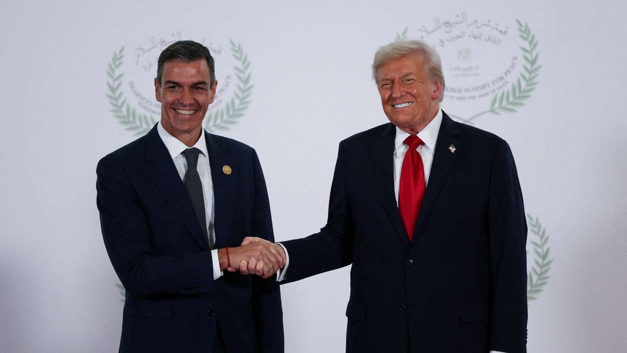 FILE PHOTO: U.S. President Donald Trump and Spanish Prime Minister Pedro Sanchez shake hands as they pose for a photo