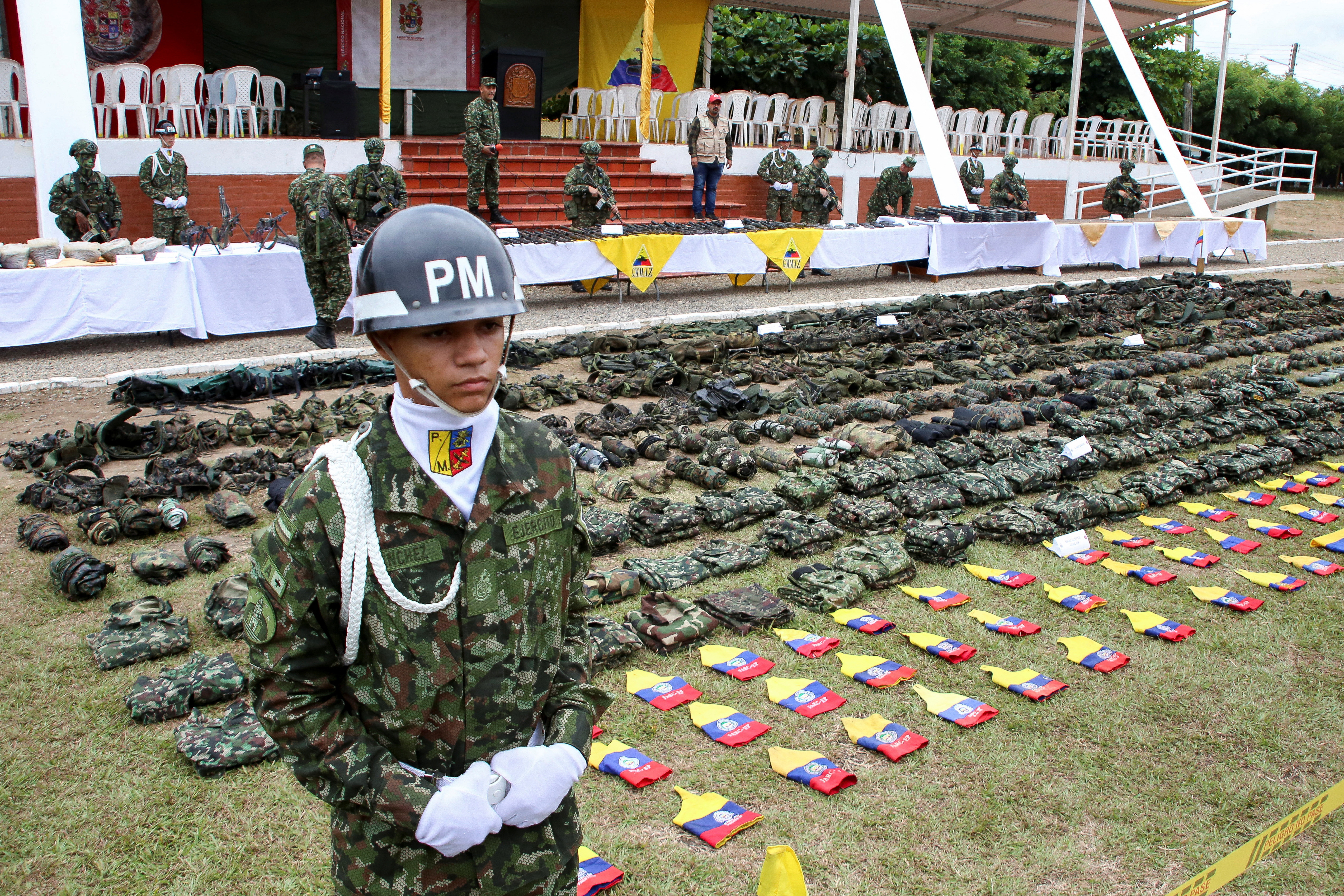104 fighters from a faction of the FARC dissidents, including 20 minors, according to the Colombian army, deserted, in Cucuta