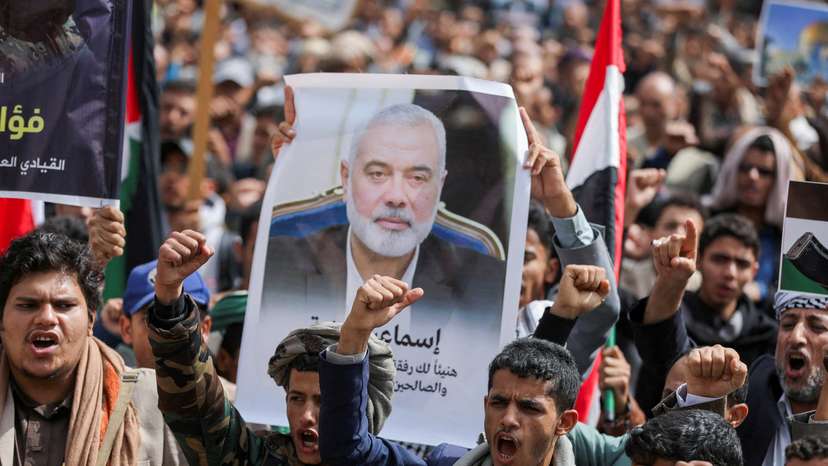 FILE PHOTO: Protesters demonstrate in solidarity with Palestinian prisoners outside UN offices in Sanaa