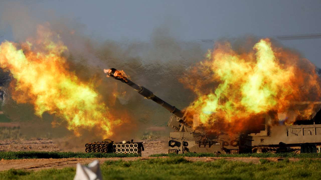 Israeli mobile artillery unit fires towards Gaza