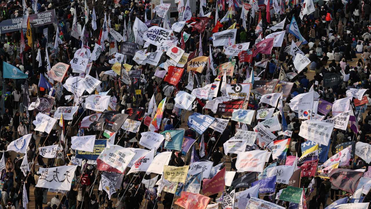 Anti and pro-Yoon protesters hold rallies in Seoul