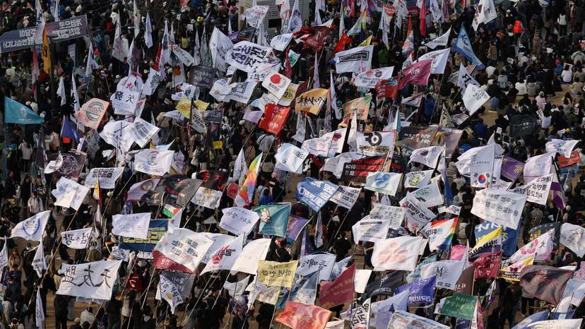 Anti and pro-Yoon protesters hold rallies in Seoul