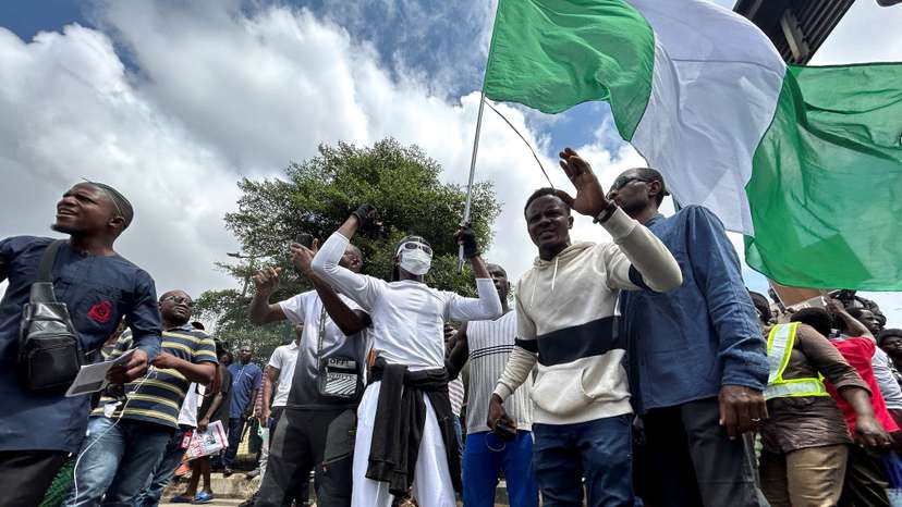Nigerians continue to protest against economic hardship