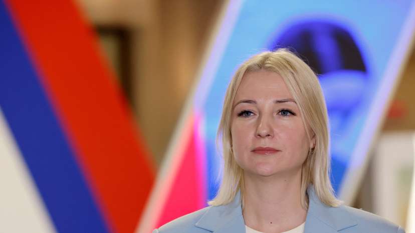 Yekaterina Duntsova, former journalist who plans to run for Russian president in 2024, visits election commission office in Moscow