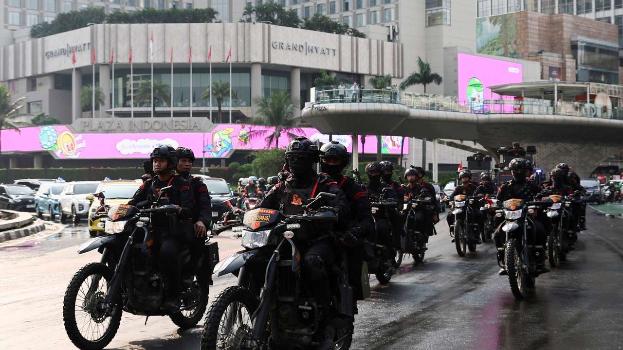 Security tightened amid the widespread protests against parliament in Jakarta