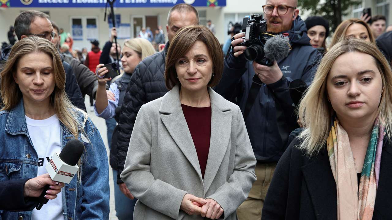Moldova holds presidential election and EU referendum