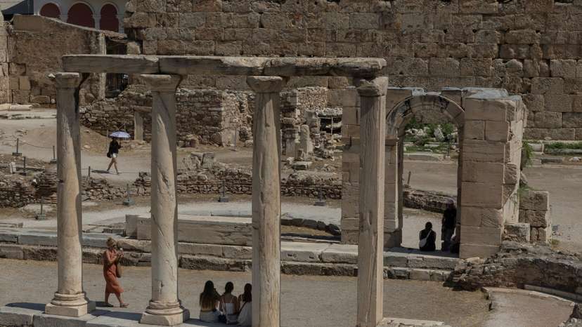 Greece swelters under another heatwave