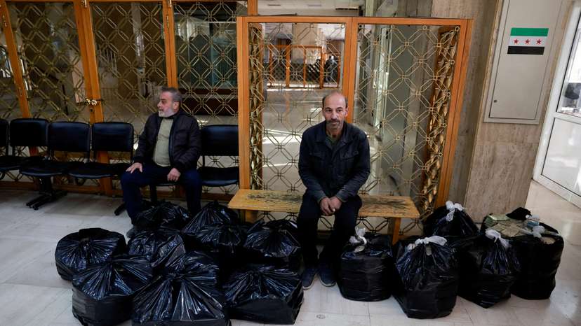 FILE PHOTO: Workers move money to Syrian central bank in Damascus