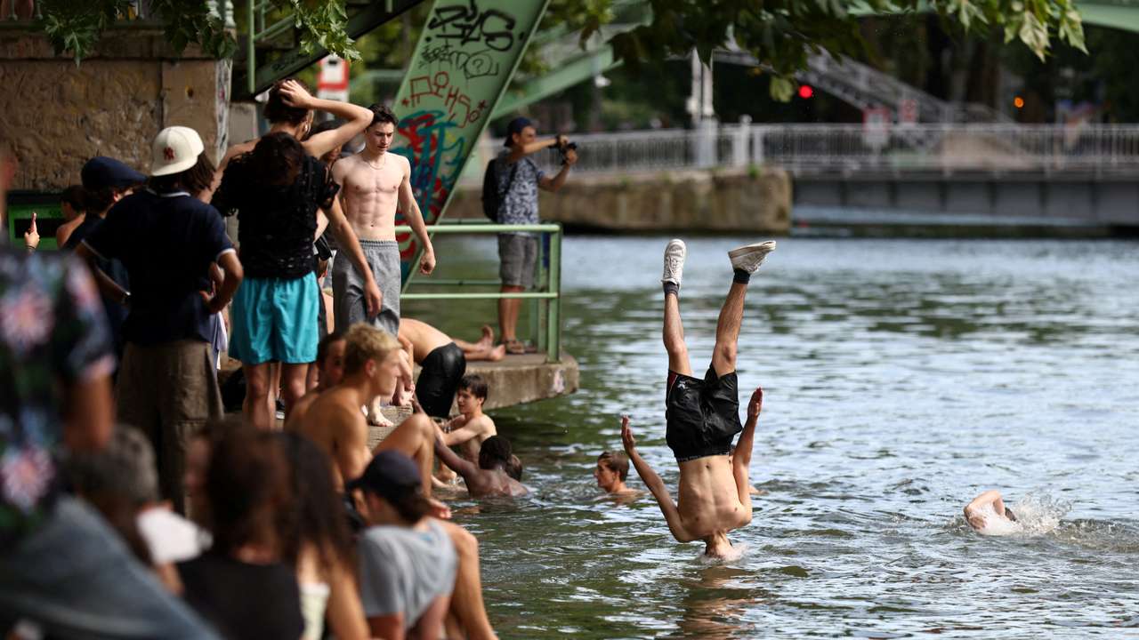 Early heatwave hits France
