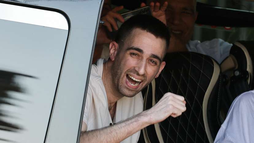 Hostages-prisoners swap deal between Hamas and Israel