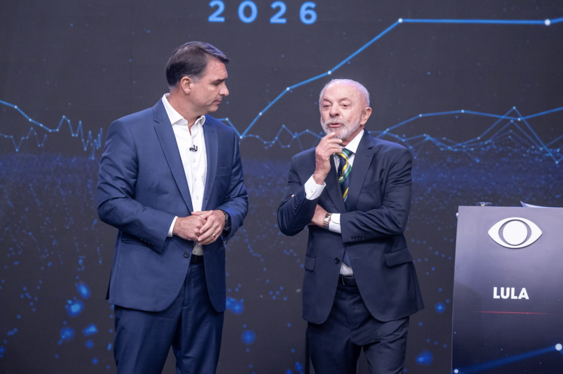 O senador Flavio Bolsonaro (PL) e o presidente Lula (PT) em debate da TV Bandeirantes