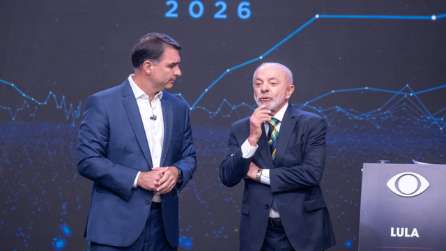 O senador Flavio Bolsonaro (PL) e o presidente Lula (PT) em debate da TV Bandeirantes