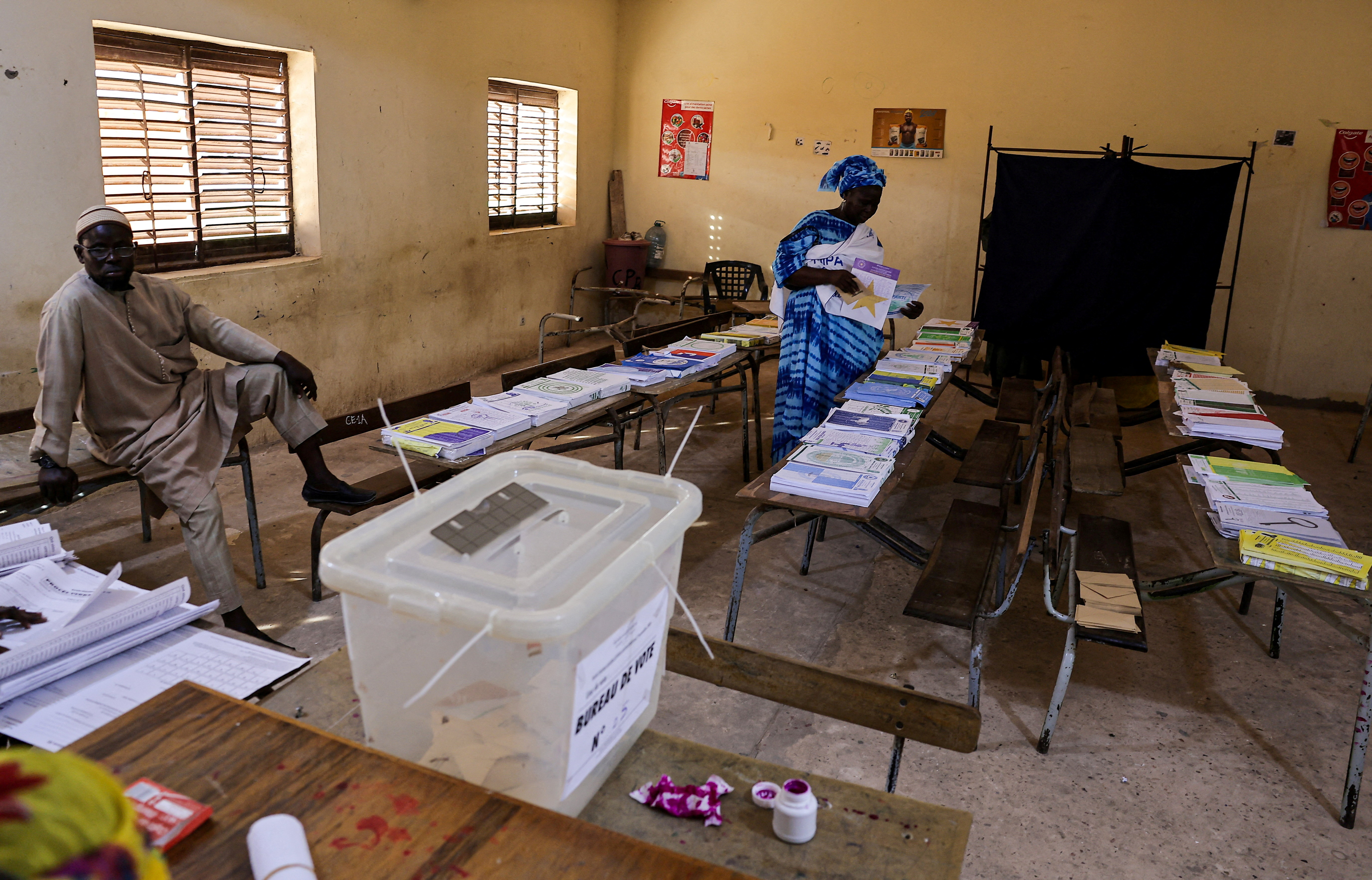 Senegal holds  early legislative election
