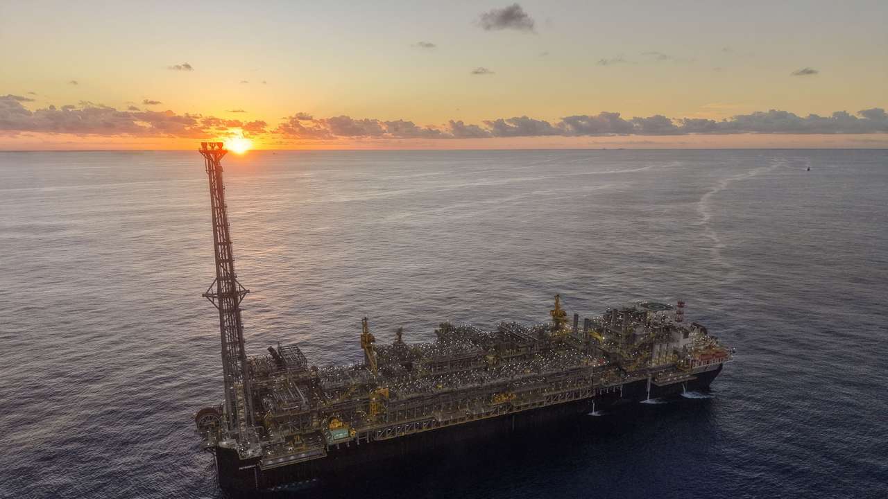 Imagem mostra plataforma de exploração da Petrobras localizada na cidade Búzios no Rio de Janeiro