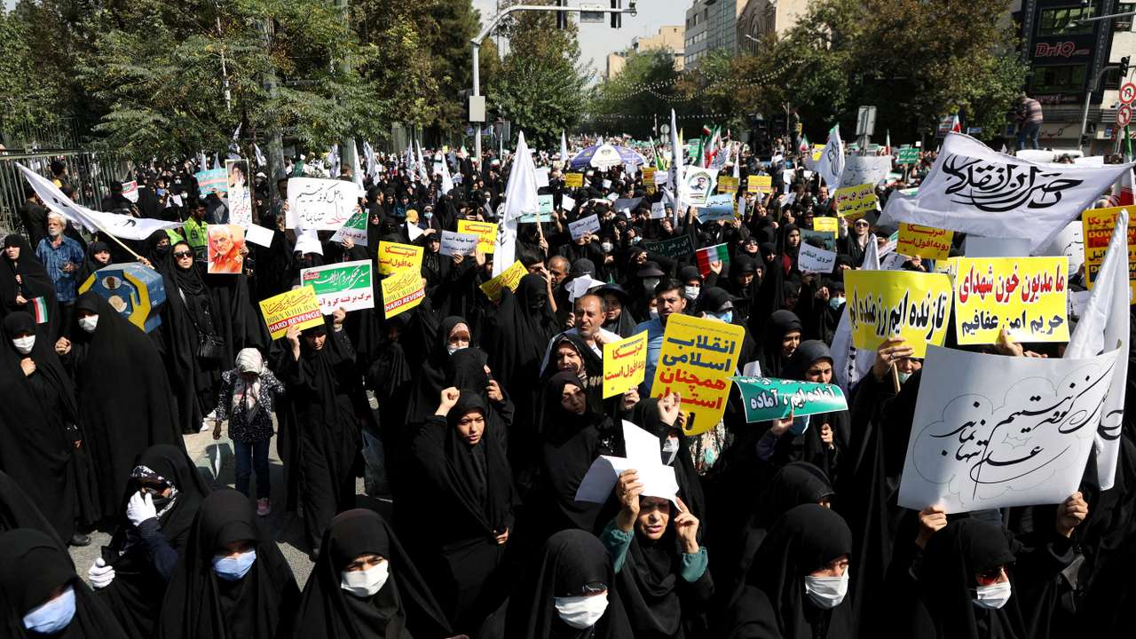 FILE PHOTO: Pro-government peoples rally against the recent protest gatherings in Iran, after the Friday prayer ceremony in Tehran