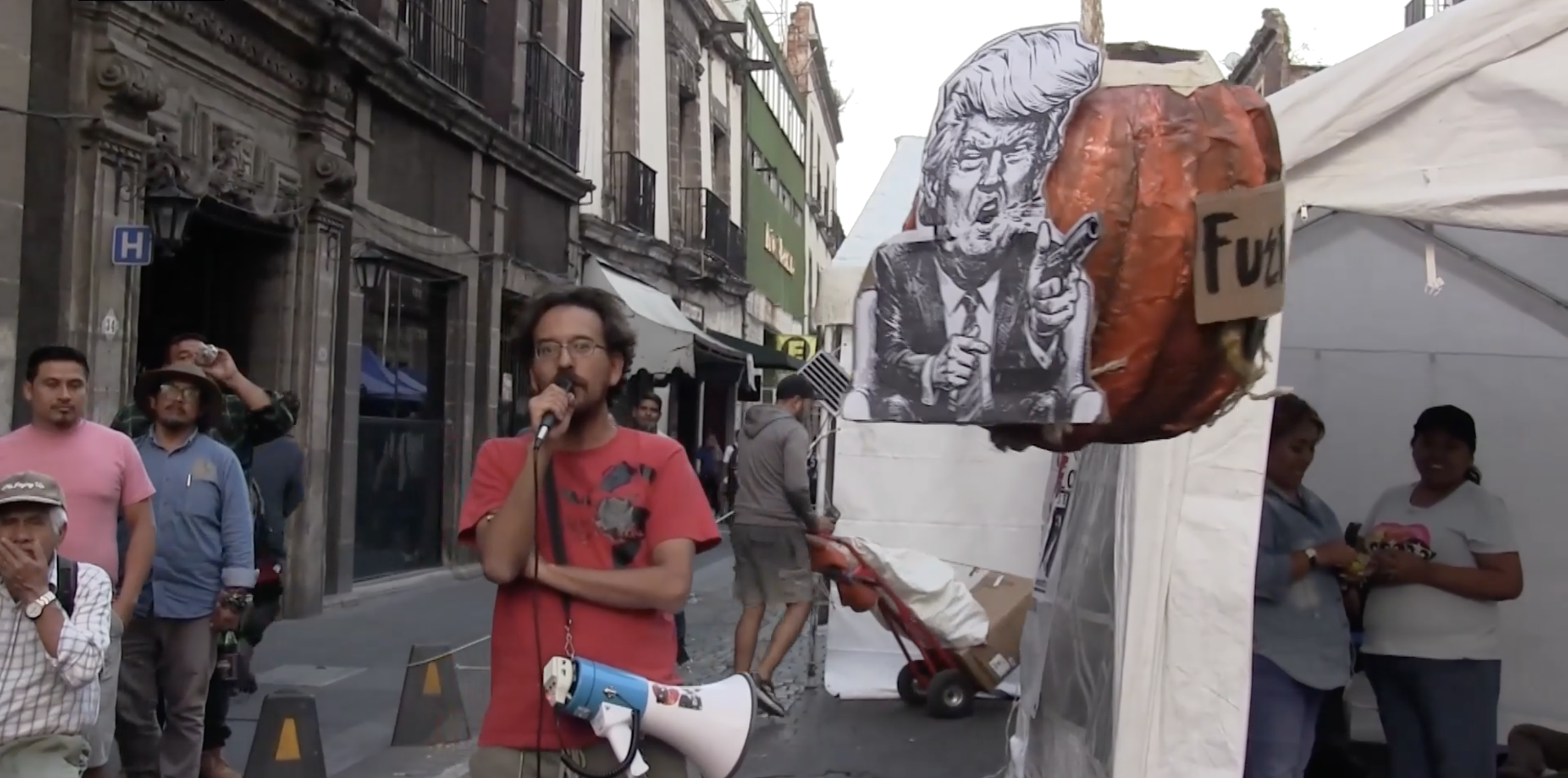 Mexico activists smash Trump,  Rubio piñatas at Raúl Castro  birthday rally