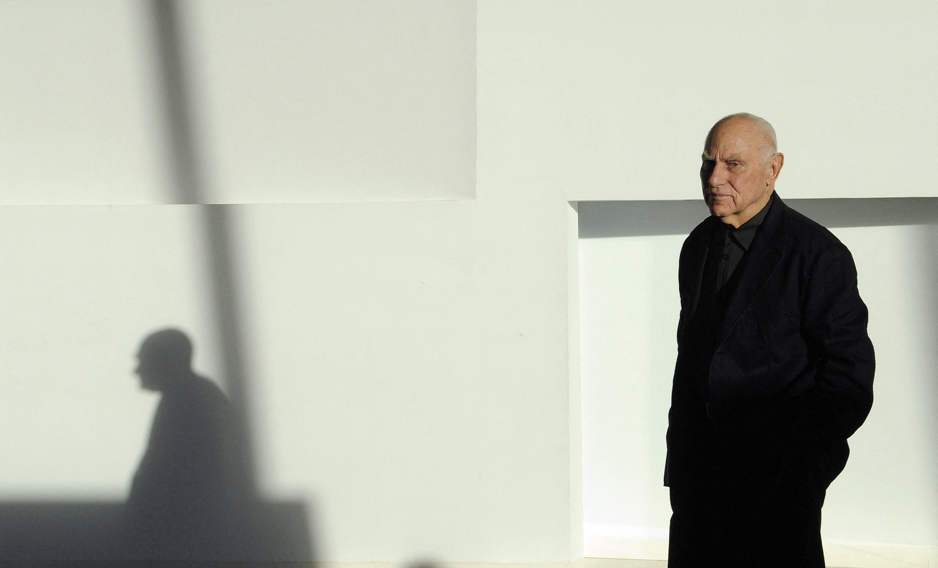 FILE PHOTO: U.S. artist Richard Serra poses for photographers during a meeting, under the title of "The skin of spaces" in the Art Centre of Gijon