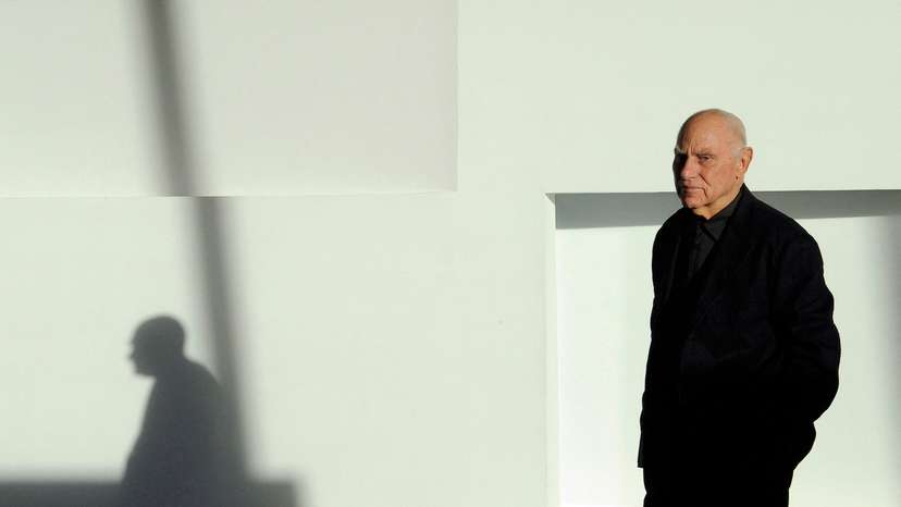 FILE PHOTO: U.S. artist Richard Serra poses for photographers during a meeting, under the title of "The skin of spaces" in the Art Centre of Gijon