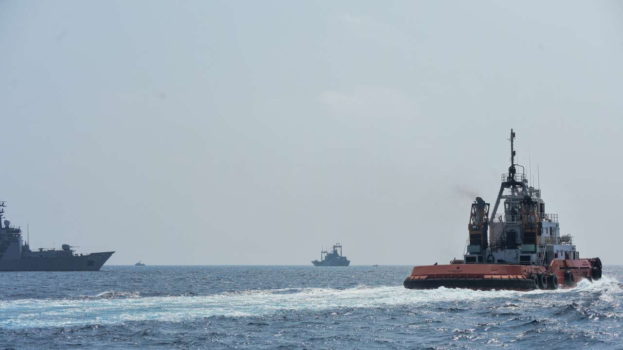 Sri Lanka Navy conducts rescue operations off the coast of Colombo