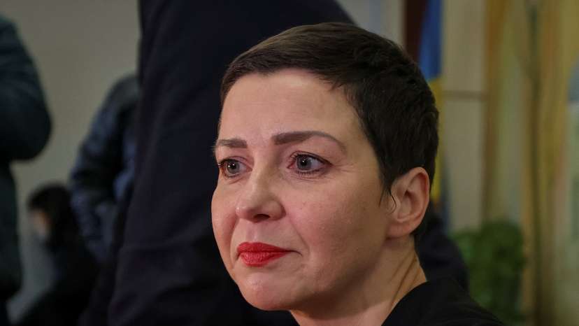 Belarusian opposition figures Kolesnikova and Babaryko attend a press conference after yesterday's release in Chernihiv