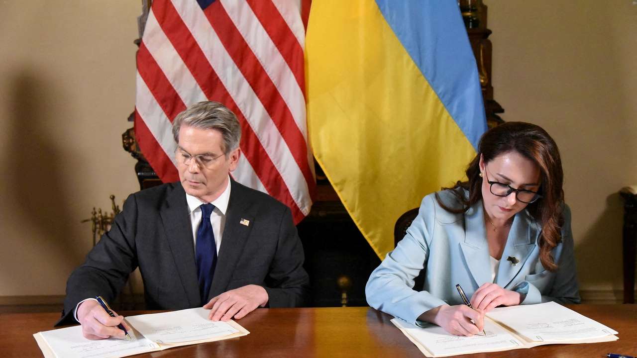 U.S. Treasury Secretary Bessent and Ukrainian First Deputy Prime Minister Svyrydenko sign a deal in Washington