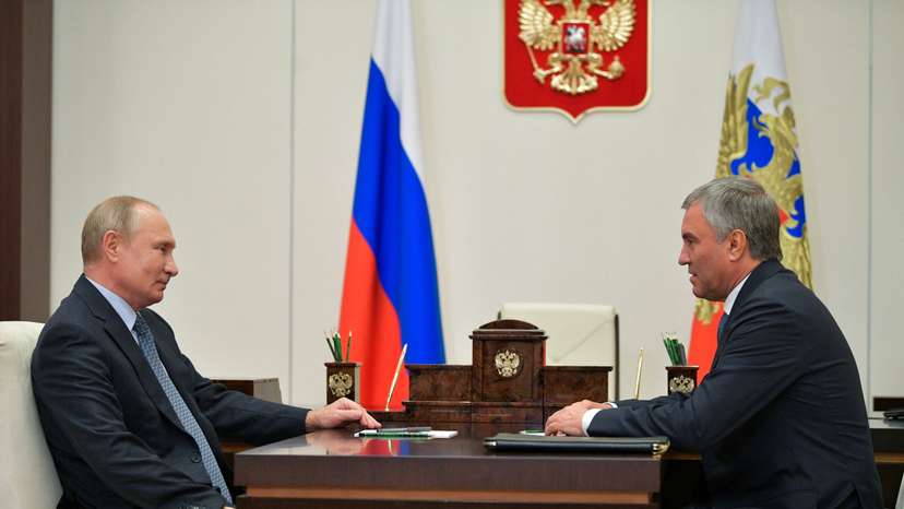 FILE PHOTO: Russian President Vladimir Putin meets with State Duma Speaker Vyacheslav Volodin outside Moscow