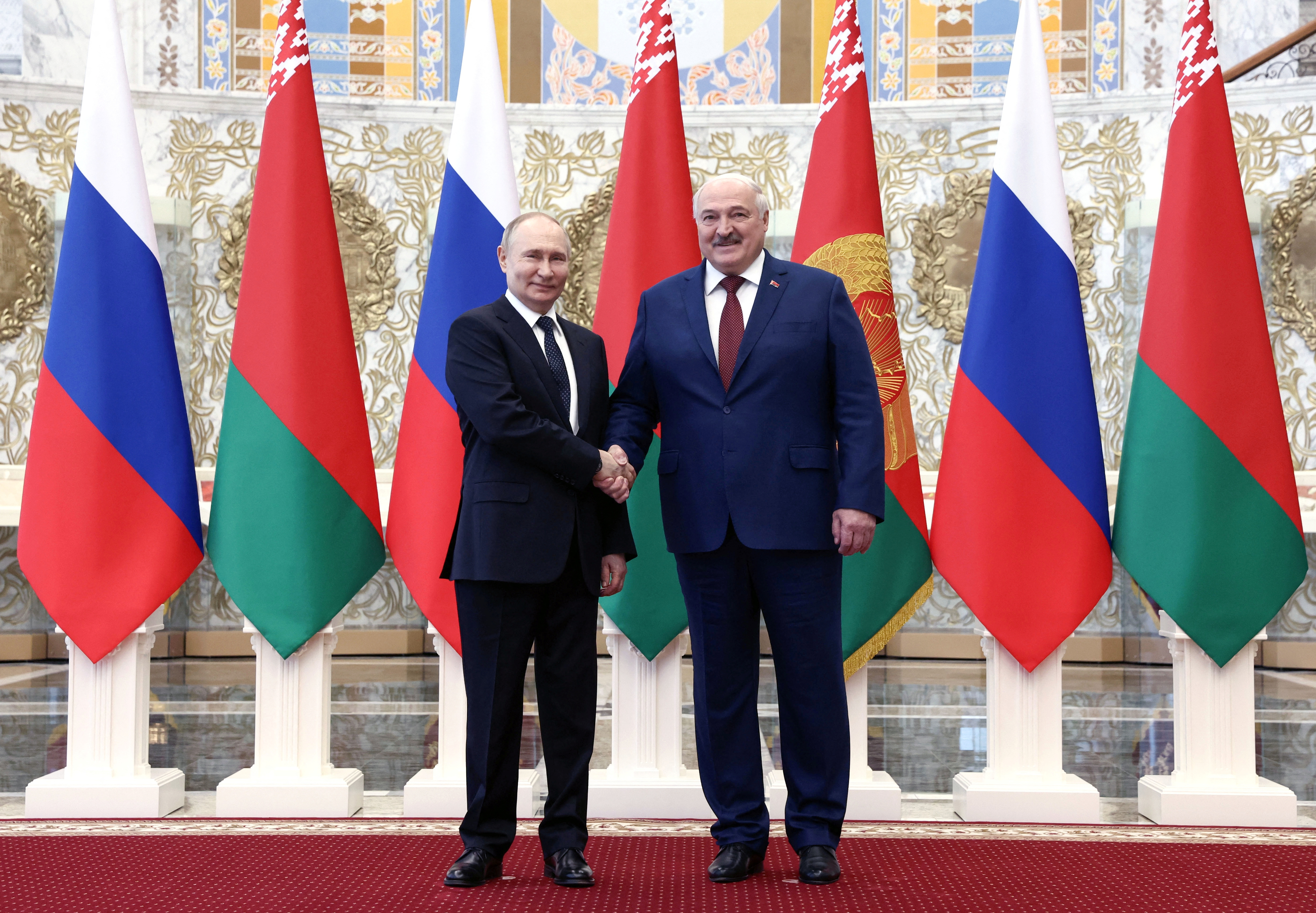 Russian President Putin and Belarusian President Lukashenko meet in Minsk