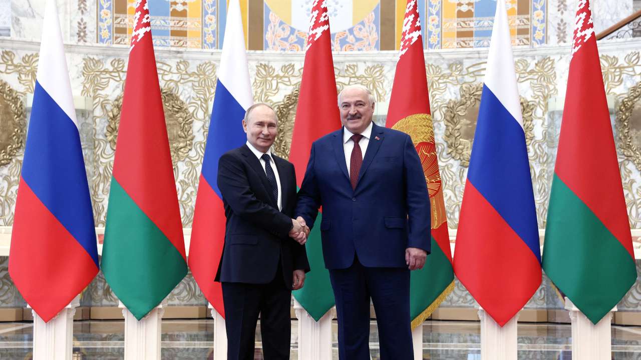 Russian President Putin and Belarusian President Lukashenko meet in Minsk