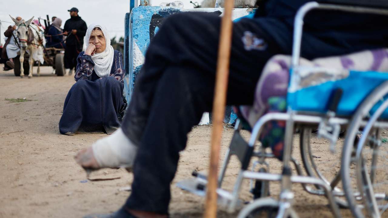 Palestinians arrive at Rafah after being evacuated from Nasser hospital