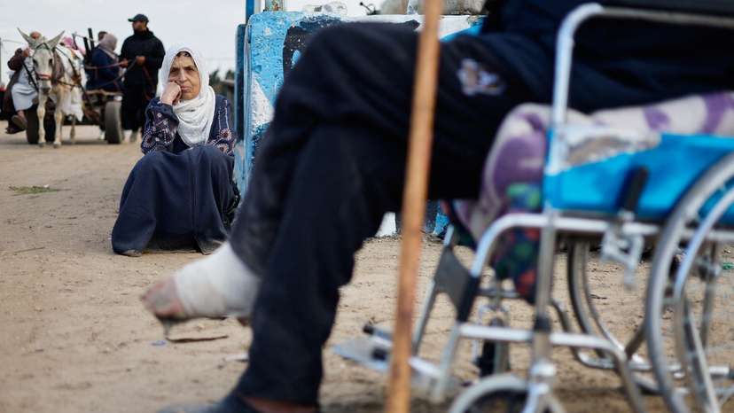 Palestinians arrive at Rafah after being evacuated from Nasser hospital