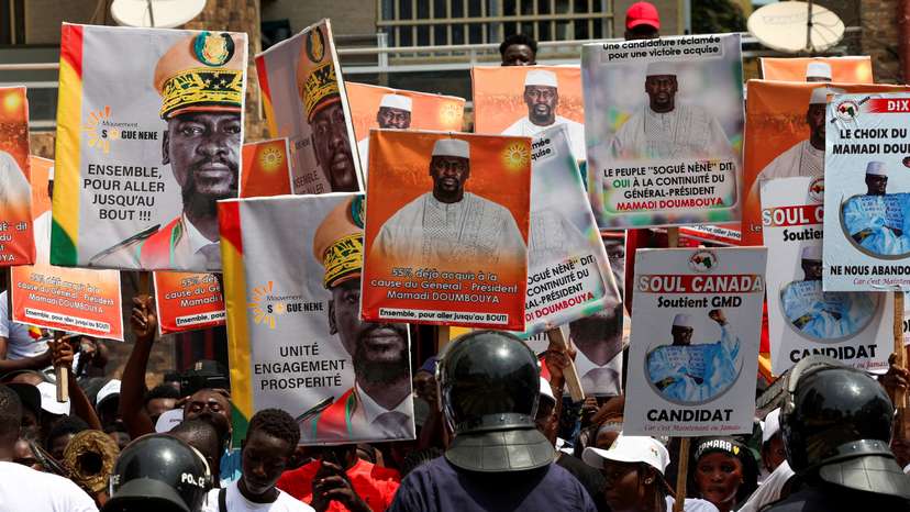 FILE PHOTO: Guinean leader Mamadi Doumbouya submits his candidacy at the supreme court ahead of Guinea presidential election in Conakry